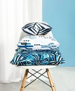 Juniqe Kissen "Gingerbread Home" In Rot & Weiß 7 Juniqe Kissen "Gingerbread Home" In Rot & Weiß -Schiesser Shop juniqe kissen gingerbread home in rot and weiss 2