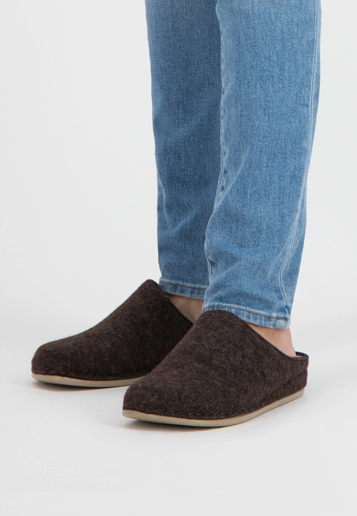 Travelin Filzpantoffeln At-Home In Braun 9 Travelin Filzpantoffeln At-Home In Braun – Bild 7